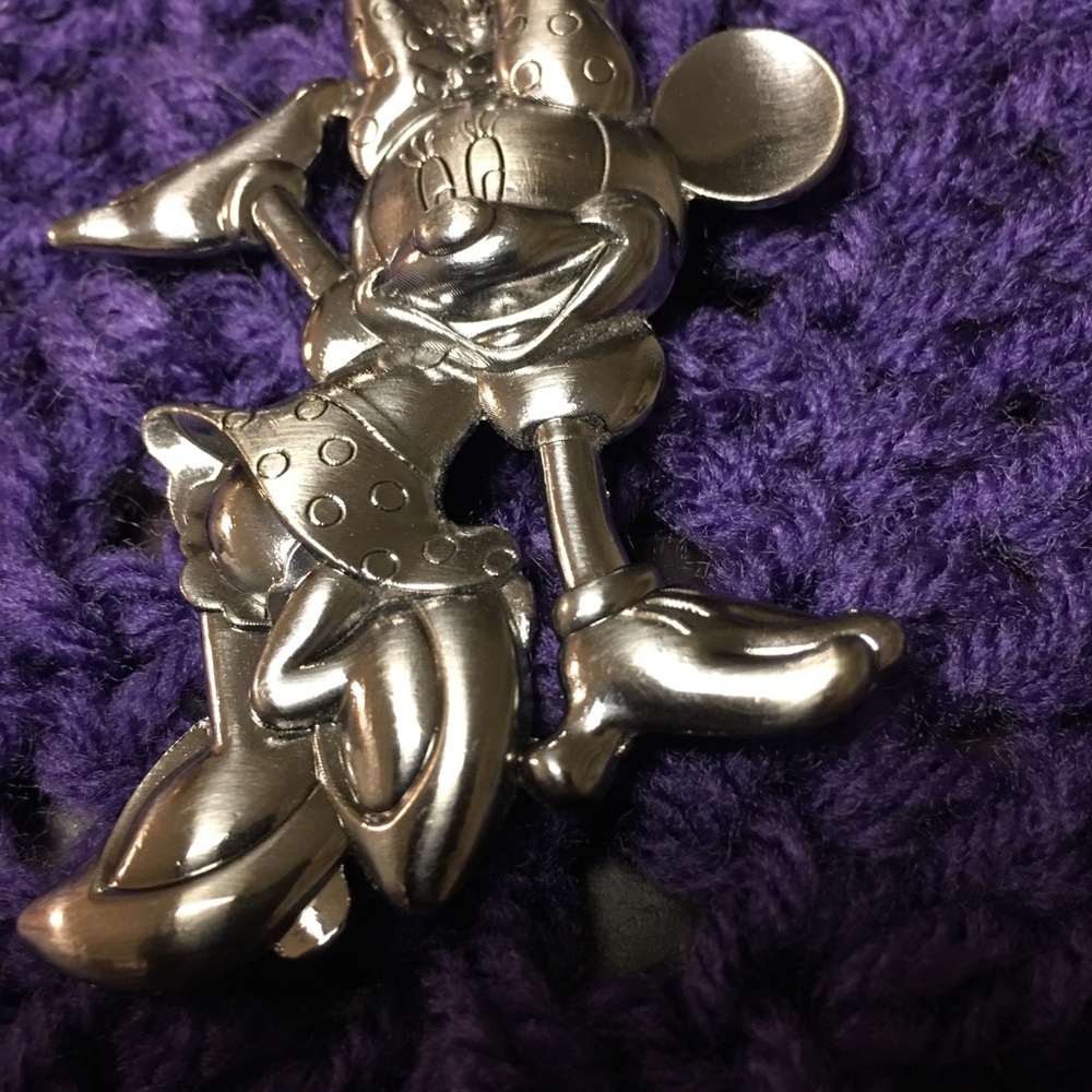 Mini Mouse Metal Key Chain - Picture 8 of 8
